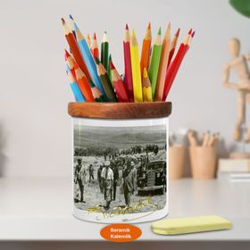 Asilmeydan 449695343 Arazi Keşfinde Mustafa Kemal Atatürk Ahşap Seramik Kalemlik
