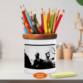 Asilmeydan 449817486 Etrafına Bakan Atatürk Ahşap Seramik Kalemlik