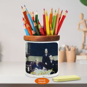 Asilmeydan 450372901 Saray Koltuğunda Mustafa Kemal Atatürk Ahşap Seramik Kalemlik