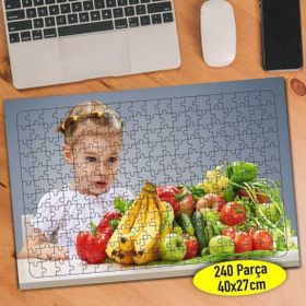 Asilmeydan 456518246 240 Parça Sebzelere Bakan Kız Çocuğu Puzzle Yapboz Tablo