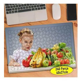 Asilmeydan 456518246 240 Parça Sebzelere Bakan Kız Çocuğu Puzzle Yapboz Tablo