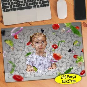 Asilmeydan 456523722 240 Parça Sebzelere Bakan Küçük Kız Puzzle Yapboz Tablo