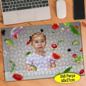 Asilmeydan 456523722 240 Parça Sebzelere Bakan Küçük Kız Puzzle Yapboz Tablo
