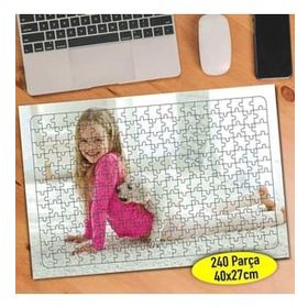 Asilmeydan 457329142 240 Parça Köpekle Oynayan Küçük Kız Puzzle Yapboz Tablo