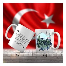 Asilmeydan Asil Hediyelik Askerini Selamlayan Gazi Mustafa Kemal Paşa - Atatürk'ün Sözleri Kupa