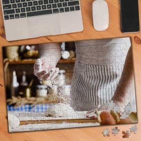 Asilmeydan Hamur Açan Aşçı Eller 240 Parça 27x40.5 cm Puzzle Yapboz Tablo