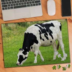 Asilmeydan Otlanan Sevimli Inek 240 Parça 104730099 Puzzle Yapboz Tablo