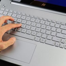 Asus U500VZ Klavye