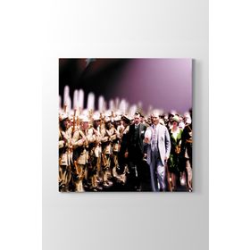 Atatürk Ve Askerler Tablosu
