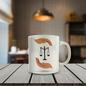 Avuç İçinde Adalet Simgesi Kupa Bardak