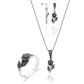 Aykat SET-306 Markazit Taşlı Üçlü Takım Küpe Kolye Ucu Çiçek Modeli Gümüş Yüzük