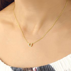 Azuris 925 Ayar Üç Boyutlu Taşlı U Harf Gümüş Kolye