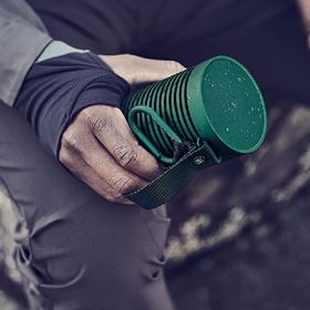 Bang & Olufsen Beosound Explore Geniş Açılı Ses IP67 Suya ve Toza Dayanıklı 27 Saat Pil Ömrü Anodize Alüminyum Gövde Taşınabilir Yeşil Bluetooth Hoparlör
