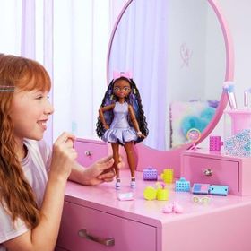 Barbie JGG39 Dream Besties Brooklyn ile Akşam Eğlencesine Hazırlanma
