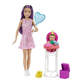 Barbie Parti Temalı GRP40 Bebek Bakıcısı Bebeği Minik Bebekler ve Banyo Aksesuarları Oyun Seti
