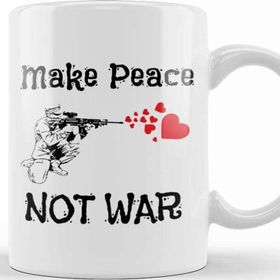 Baskı Dükkanı Cute Make Peace Not War Soldier Shooting Hearts Kupa Bardak