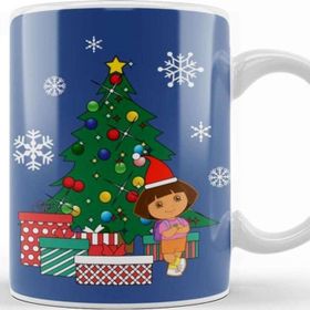 Baskı Dükkanı Dora The Explorer Around The Christmas Tree Beyaz 330 ml Porselen Kupa Bardak