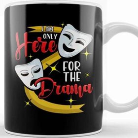 Baskı Dükkanı Funny I Am Only Here For The Drama Theater Pun Kupa