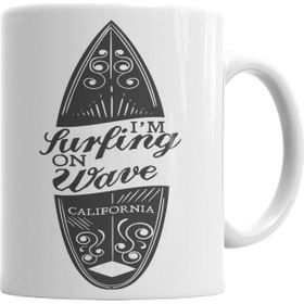 Baskı Dükkanı I'm Surfing on Wave California Beyaz Porselen Kupa Bardak