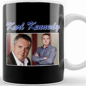 Baskı Dükkanı Karl Kennedy Neighbors Tribute Montage Kupa