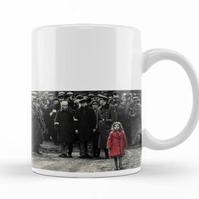 Baskı Dükkanı KB12613 Schindlers List Kırmızı Paltolu Kız Porselen Kupa Bardak