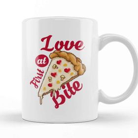 Baskı Dükkanı Love at First Bite Pizza Slice Pixel Art Kupa