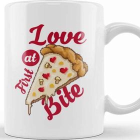 Baskı Dükkanı Love at First Bite Pizza Slice Pixel Art Kupa