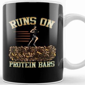 Baskı Dükkanı Runs On Protein Bars Funny Cardio & Running Pun Kupa
