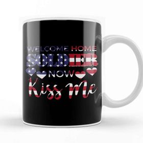 Baskı Dükkanı Welcome Home Soldier Now Kiss Me Usa Flag Patriotic Beyaz Porselen Kupa Bardak