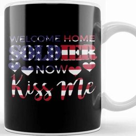 Baskı Dükkanı Welcome Home Soldier Now Kiss Me Usa Flag Patriotic Beyaz Porselen Kupa Bardak