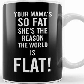 Baskı Dükkanı Your Mama's So Fat She's The Reason The Earth Is Flat Porselen Beyaz Kupa Bardak