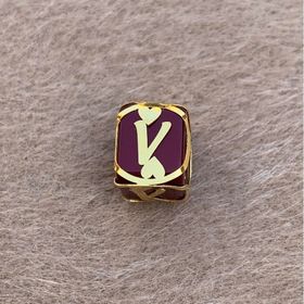 Bayar Gold 14 Ayar Altın Kafesli Bordo Boncuk V Harf Kolye Ucu