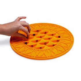 Beeztees Daire Şeklinde Silikon 30 cm Turuncu Yavru Köpek Mama Yeme Oyuncağı