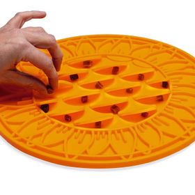 Beeztees Daire Şeklinde Silikon 30 cm Turuncu Yavru Köpek Mama Yeme Oyuncağı