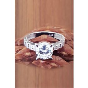 Bella Gloria TGP0100 Üç Taş Gümüş Küpe