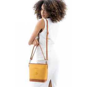 Benetton BNT469 Hardal - Camel Kabartma Yüzey Kadın Omuz Çantası
