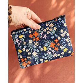 Bikutumutluluk Zarif Çiçekler Lacivert Makyaj Çantası Clutch Kalemlik