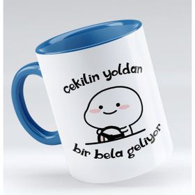 BK 1 Gift Bir Bela Geliyor Tasarımlı Mavi Kupa Bardak