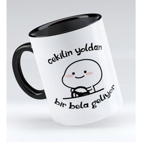BK 1 Gift Bir Bela Geliyor Tasarımlı Siyah Kupa Bardak