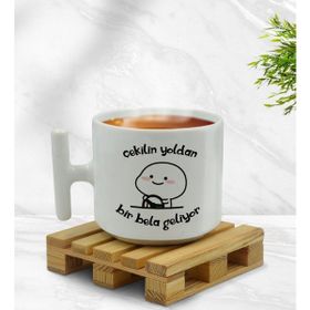 BK 1 Gift Bir Bela Geliyor Tasarımlı T Kulplu Beyaz Middle Kupa Bardak