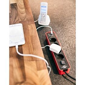 Brennenstuhl Ecolor Serisi 4 Soketli 2 USB Hızlı Şarj Özellikli Kırmızı 1.5 m Uzatma Prizi