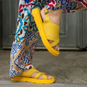 Bueno Shoes 01WA2605 Sarı Deri Dolgu Topuklu Kadın Sandalet