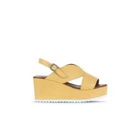Bueno Shoes 01WA5600 Sarı Deri Kadın Dolgu Topuklu Sandalet