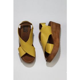 Bueno Shoes 01WL3402 Sarı Deri Kadın Dolgu Topuklu Sandalet