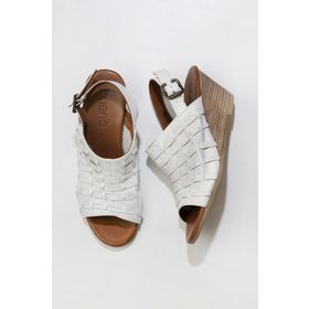 Bueno Shoes 01WQ7907 Haki Deri Kadın Dolgu Topuklu Sandalet