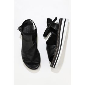 Bueno Shoes 01WS4203 Siyah Deri Kadın Dolgu Topuklu Sandalet