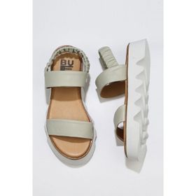 Bueno Shoes 01WS8001 Haki Deri Kadın Dolgu Topuklu Sandalet