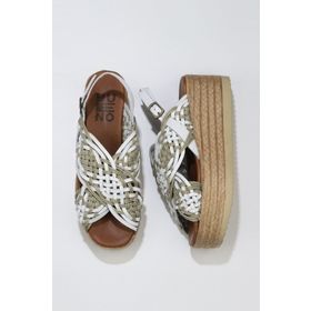Bueno Shoes 01WU6115 Beyaz Deri Kadın Dolgu Topuklu Sandalet