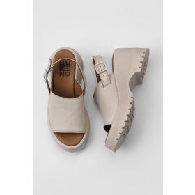 Bueno Shoes 01WY12601 Krem Deri Kadın Dolgu Topuklu Sandalet