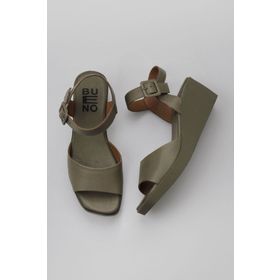 Bueno Shoes 01WY2400 Haki Deri Kadın Dolgu Topuklu Sandalet